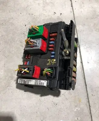 Peugeot 307 Fuse module U118470003L 9650618480 965061848000