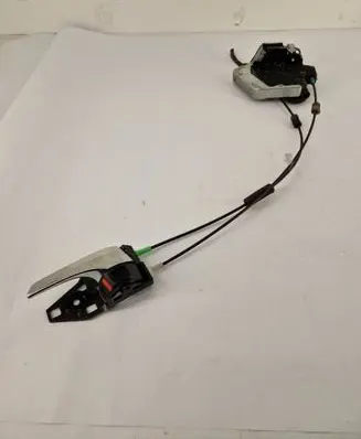 Toyota RAV 4 (XA40) Rear door lock 6D0615