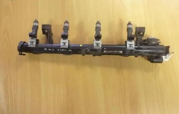 Ford C-MAX II Fuel distributor VP8A6UAC VD1310