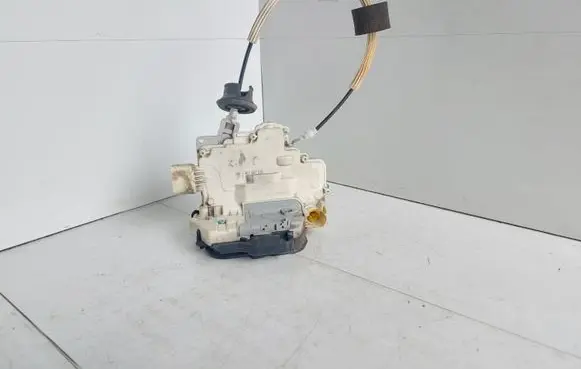 Audi A6 S6 C6 4F Front door lock 4F1837015