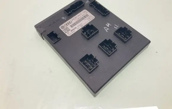 Audi A4 S4 B8 8K Comfort/convenience module 8K0907063K 06030001 F005V00855