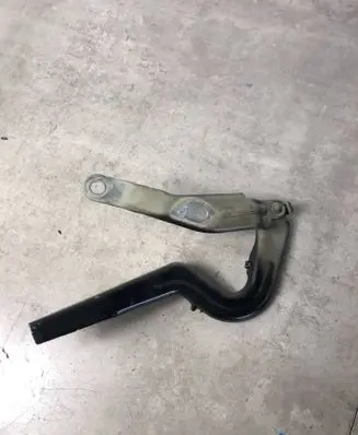 Engine bonnet/hood hinges