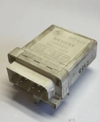 BMW 3 E46 Glow plug pre-heat relay 2247664 72RB511