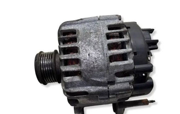 Volkswagen Touran I Generator/alternator 03L903023F