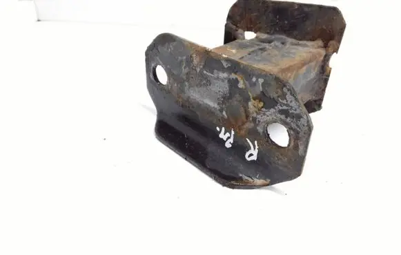 Mitsubishi Pajero Sport I Front bumper mounting bracket