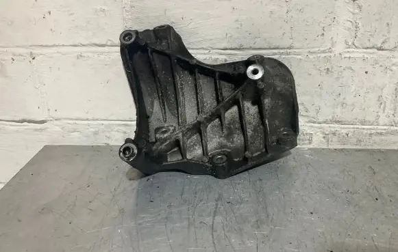 BMW 5 E60 E61 A/C compressor mount bracket 7558854