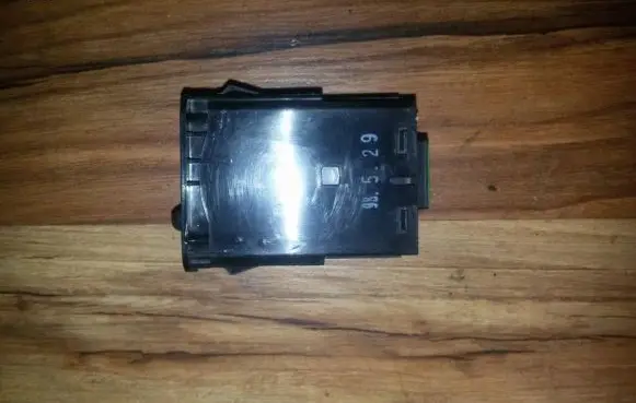 Honda CR-V Headlight level height control switch m10588
