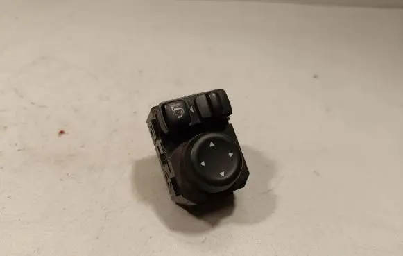 Nissan X-Trail T32 Wing mirror switch