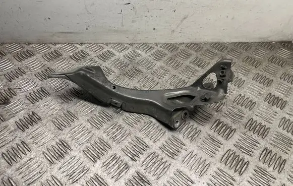Audi A6 Allroad C7 Fender mounting bracket 4G0821135A 4G0805815