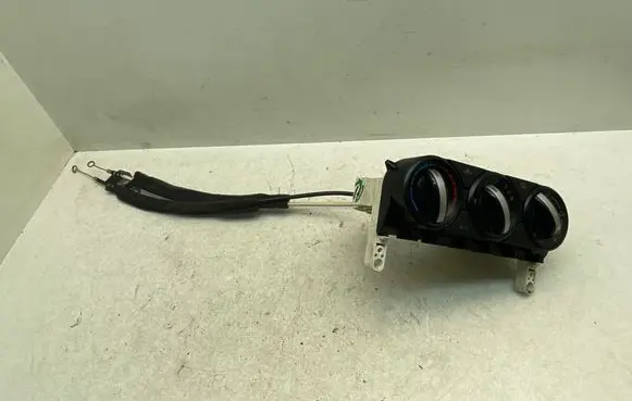 Nissan Qashqai+2 Air conditioning (A/C) switch 8G28
