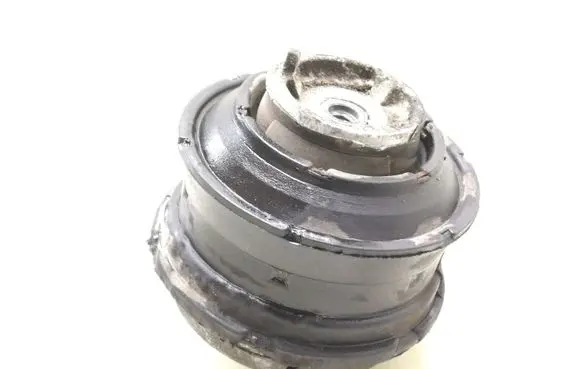 Mercedes-Benz E W211 Engine mount bracket