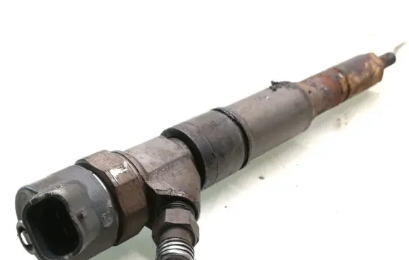 BMW 5 E39 Fuel injector 7785985 0445110048