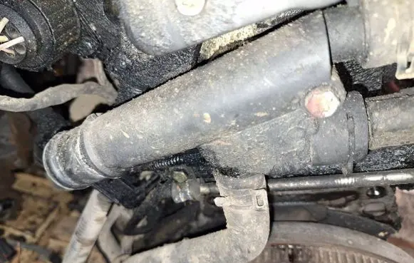 Volkswagen Touran I Engine coolant pipe/hose 038121132d