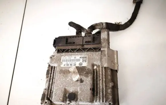 Volkswagen Golf V Engine control unit/module 03c906056dp 0261s02359