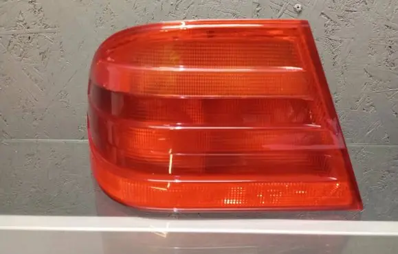 Tailgate rear/tail lights