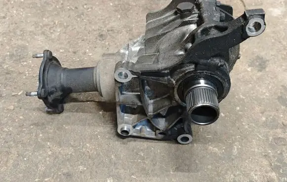 Gearbox transfer box case
