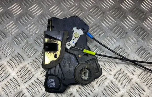 Mazda 3 I Front door lock PBTABSGF15