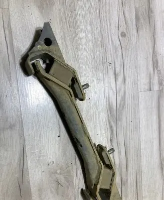 Gearbox mounting bracket