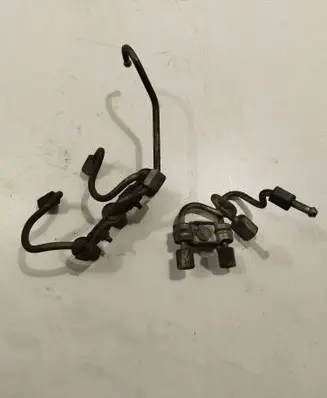 Fuel injector supply line/pipe