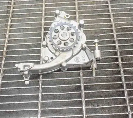 Peugeot 208 I Oil pump 9808231280