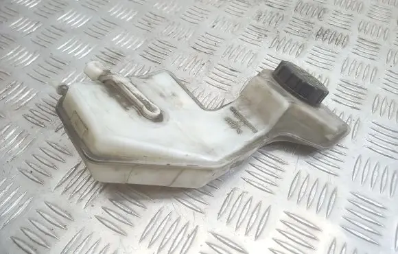 Mazda 3 I Brake fluid reservoir 