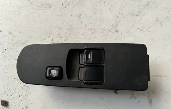 Mitsubishi Colt Electric window control switch 8608A075 C8DD523M