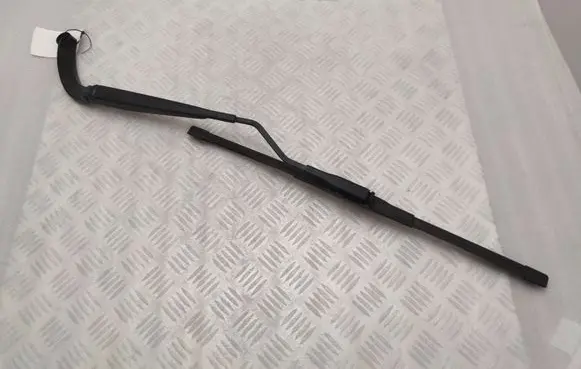 Ford Mustang VI Front wiper blade arm FR3B17B589AA