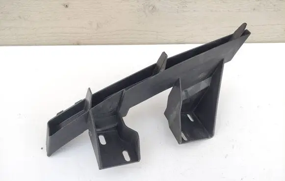 Front bumper mounting bracket