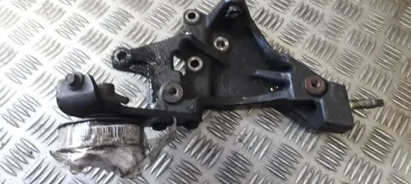 Ford Mondeo MK II Engine mounting bracket