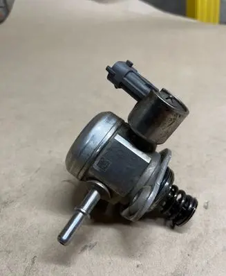 Ford Focus Fuel injection high pressure pump CM5G9D376GA 3008588222 0261520095
