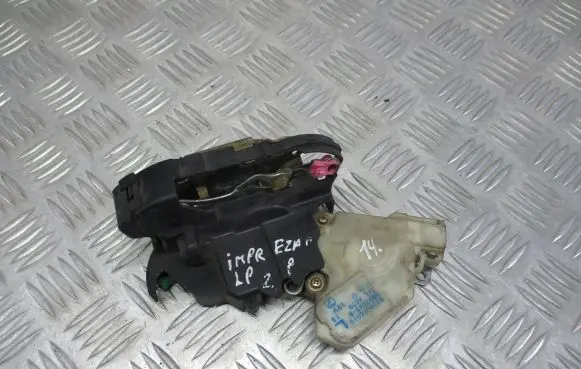 Subaru Impreza II Front door lock