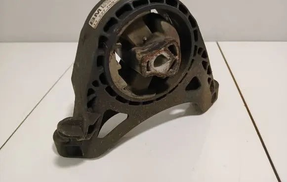 Engine mount bracket