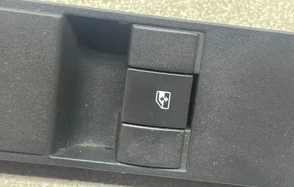 Opel Zafira B Electric window control switch 13228709