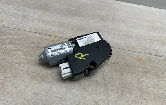 Volkswagen Touareg II Sunroof motor/actuator 7P0959591C 1726536F 1687145