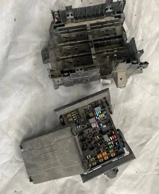 Cadillac Escalade Fuse module 718845576 23225905 117087272