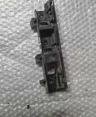 Volkswagen PASSAT B6 Front bumper mounting bracket 3C0807184