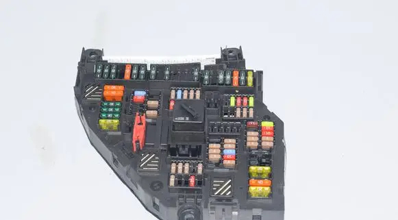 BMW 5 F10 F11 Fuse module 9234424