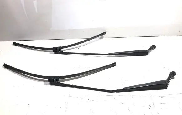 Peugeot 407 Windshield/front glass wiper blade 4823 4825