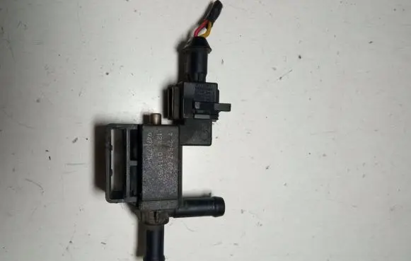 Volvo S40, V40 Turbo solenoid valve 9470775 01T125 72251702