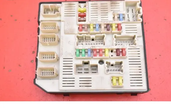 Renault Megane II Fuse box set 284B60009R