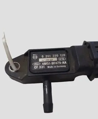 Ford Focus Air pressure sensor 0261230120
