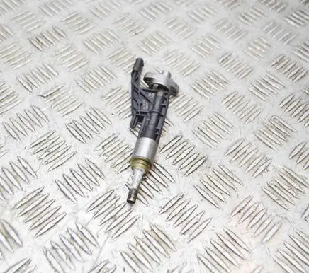 BMW X4 G02 Fuel injector 0261500539 7639990