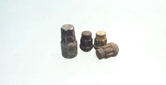 Ford Focus Anti-theft wheel nuts and lock 