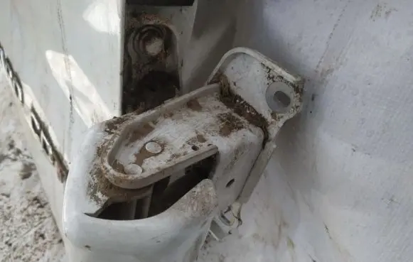 Opel Vivaro Rear door lower hinge