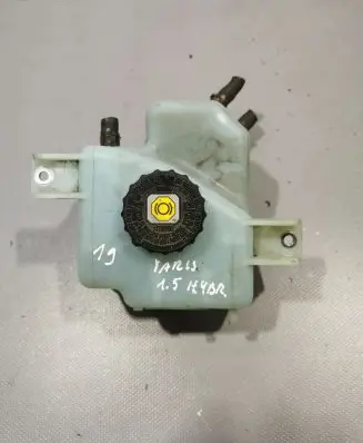 Toyota Yaris Brake fluid reservoir 