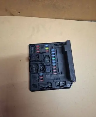 Nissan Qashqai Fuse module 284B7JD00B