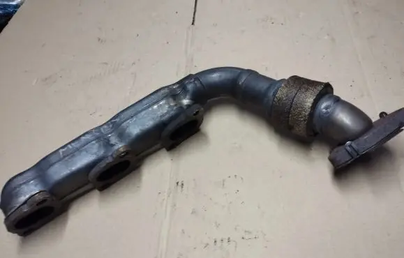 Jeep Grand Cherokee (WK) Exhaust manifold
