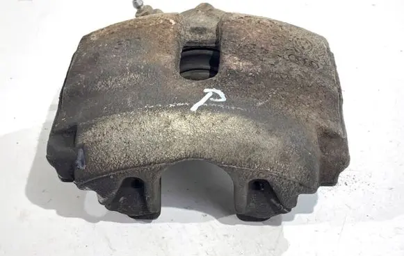 Volkswagen PASSAT CC Front brake caliper 