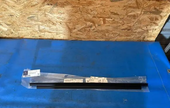 Mercedes-Benz Vito Viano W447 Front door trim bar A4477200224