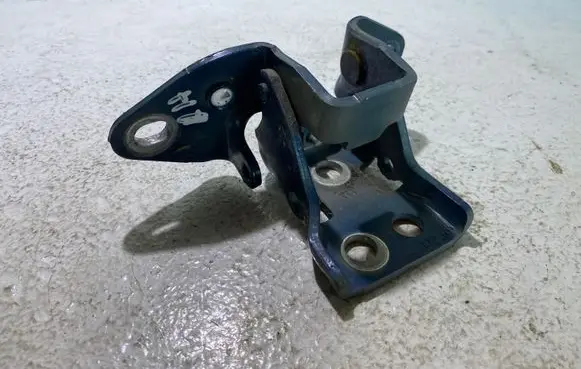 Dodge Challenger Front door upper hinge 642AC